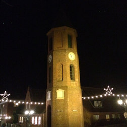 Wyker Glockenturms in der Weihnachtszeit